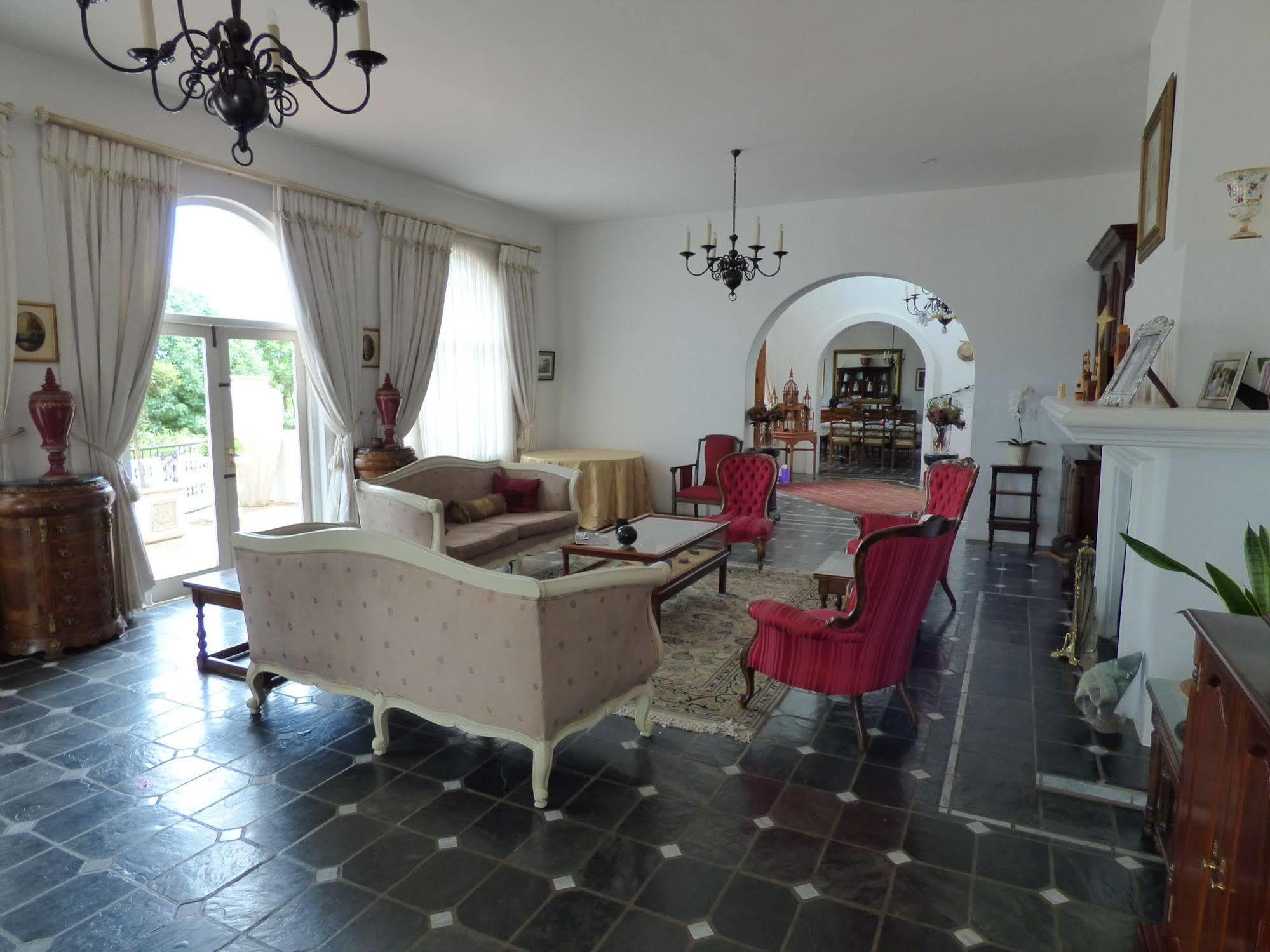 Capital House Boutique Hotel Претория Экстерьер фото