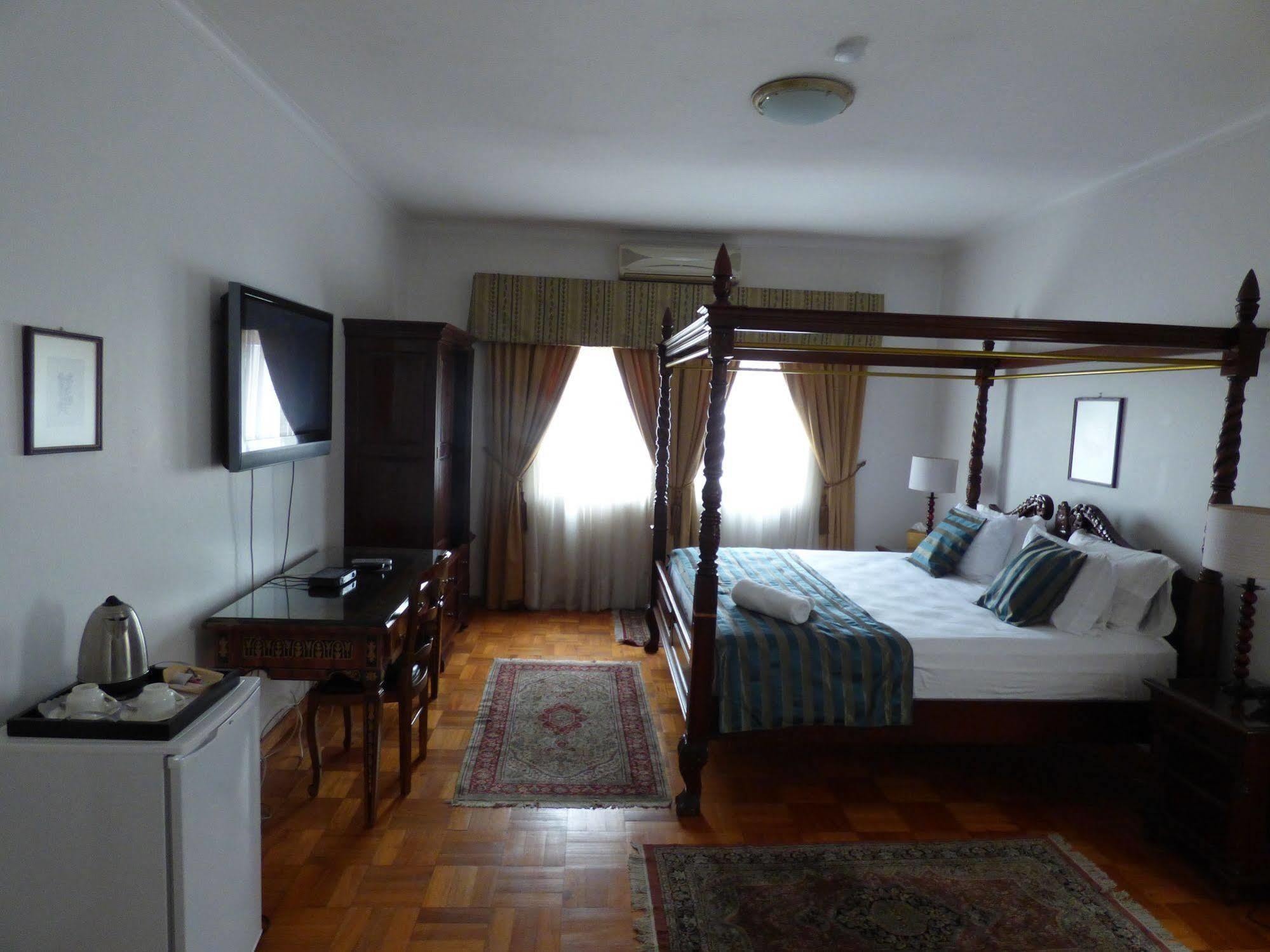 Capital House Boutique Hotel Претория Экстерьер фото