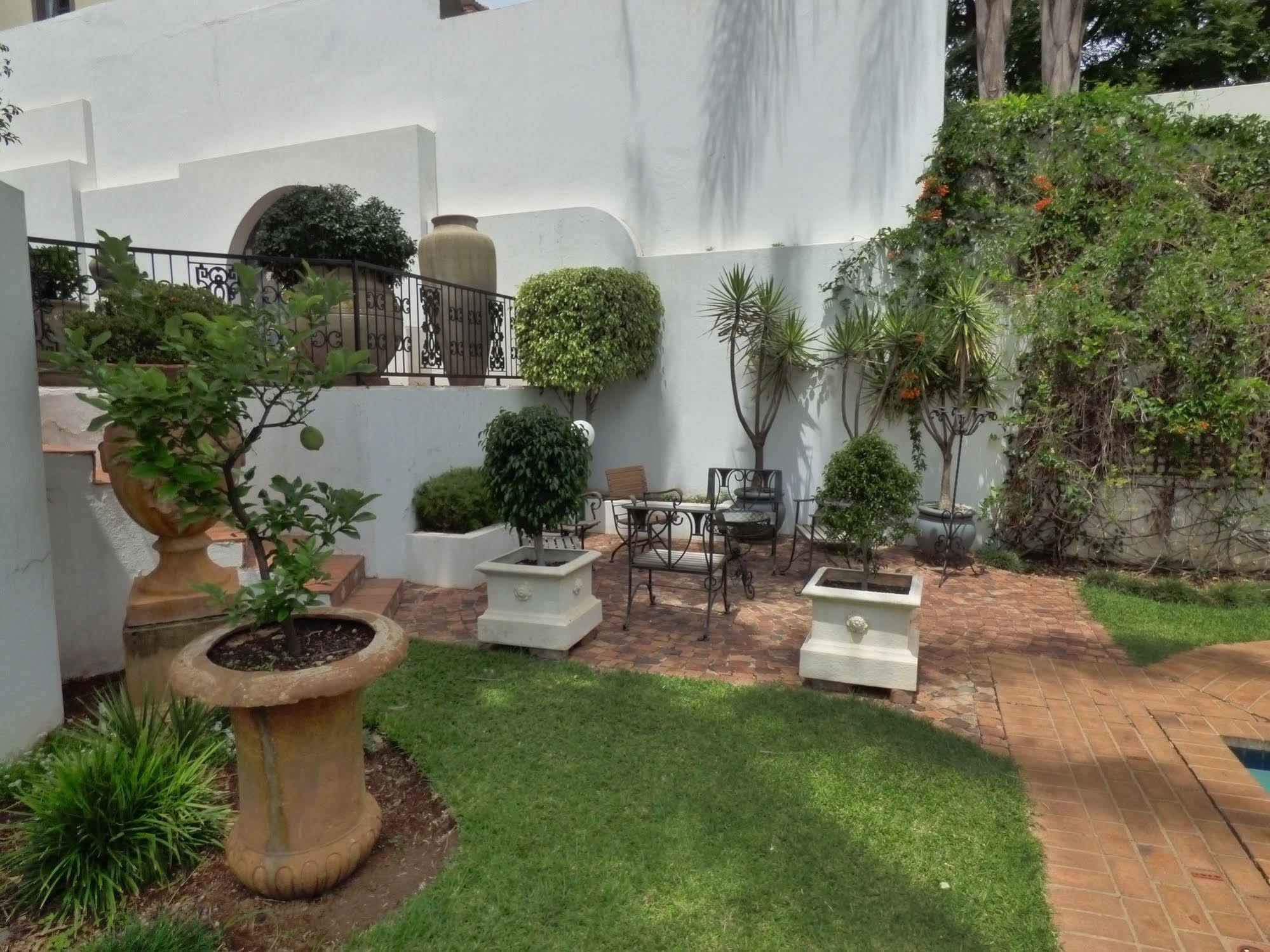 Capital House Boutique Hotel Претория Экстерьер фото